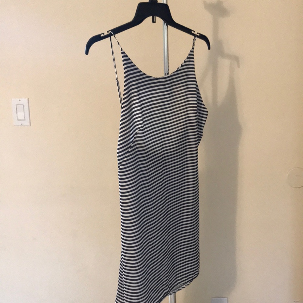 Dress - Picture 3 of 4